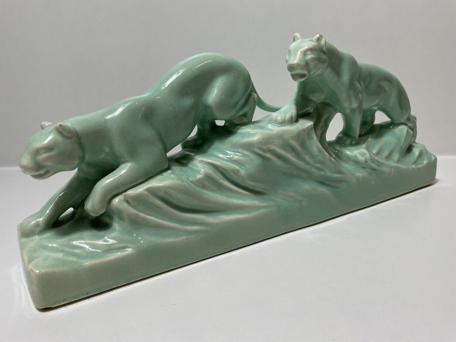 Raubkatzen-Skulptur Keramik grün Art Deco