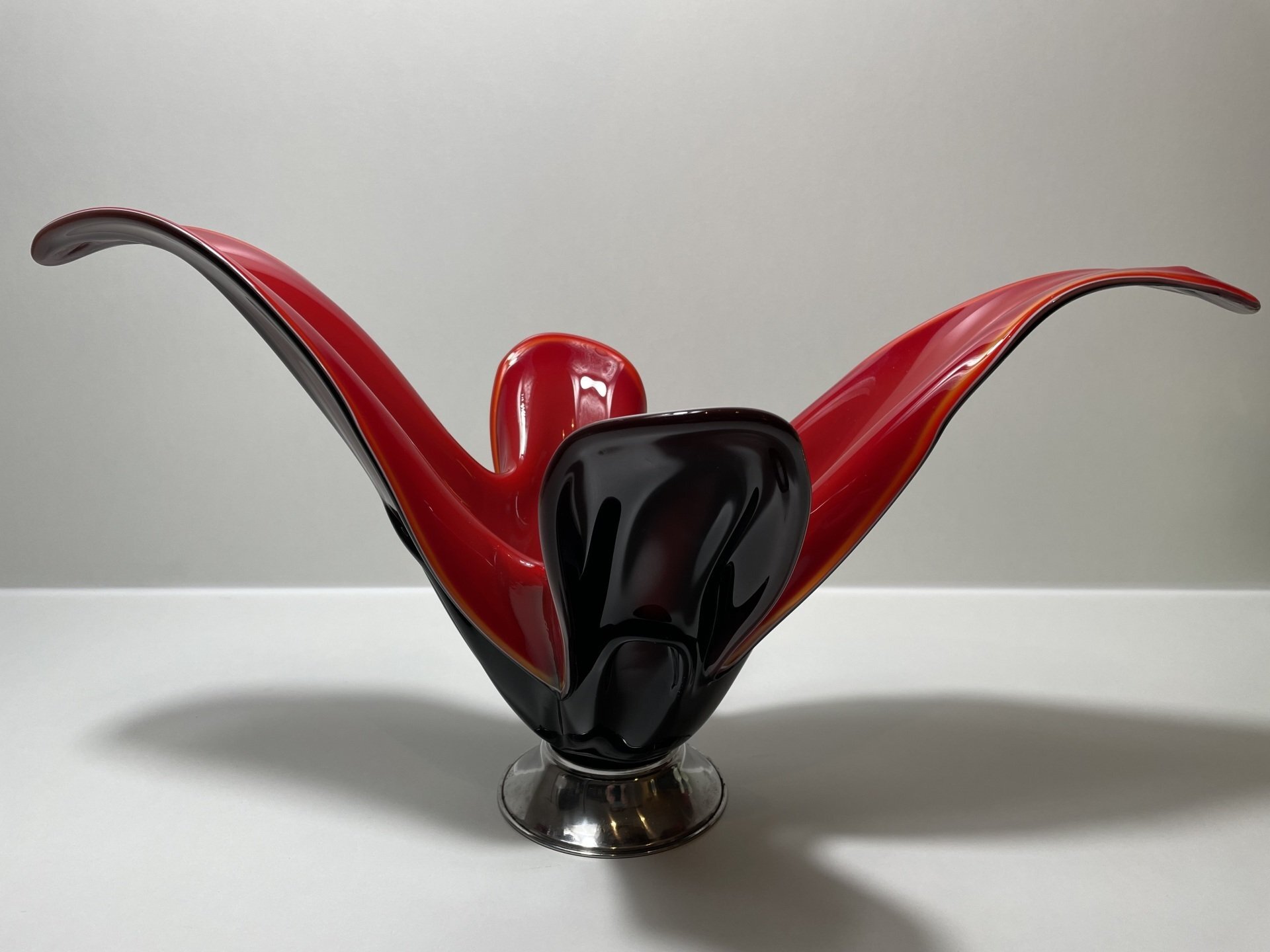 Glasschale mehrfarbig mit Metallfuß