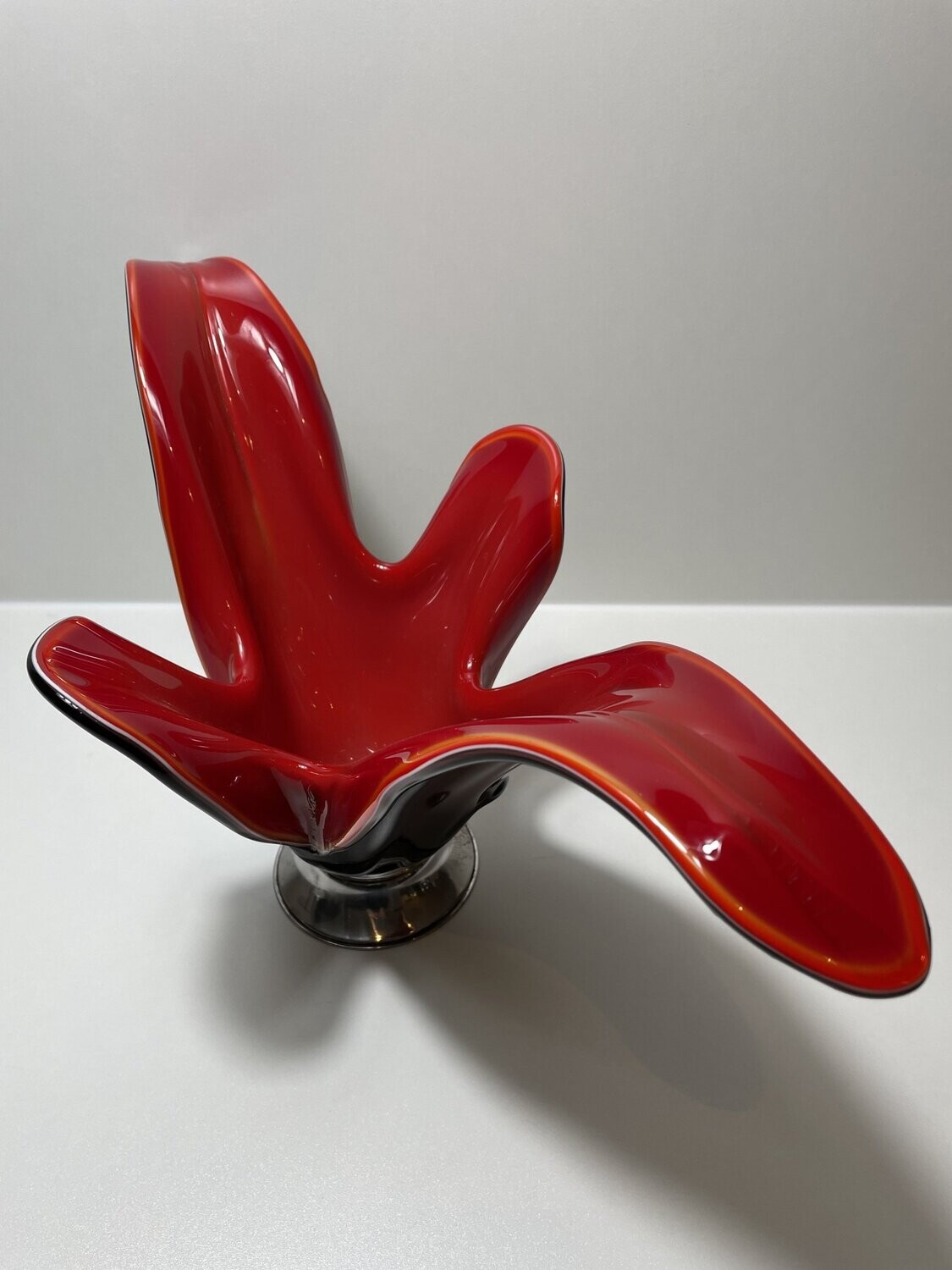 Glasschale mehrfarbig mit Metallfuß