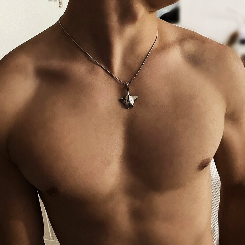 Kāne Manta Ray Necklace