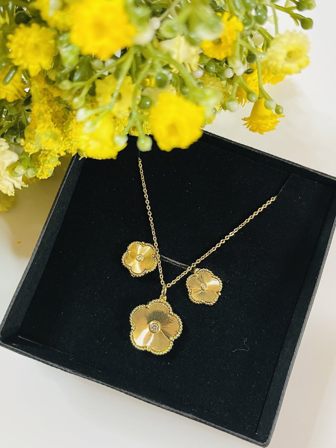 Gold Floral Earring and Necklace Set
