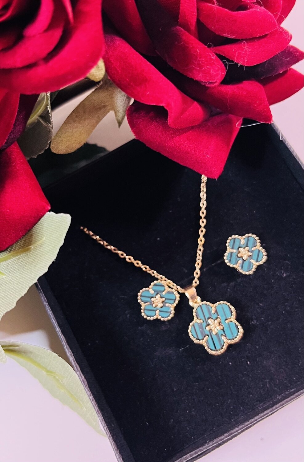 Green Floral Earring and Necklace Set