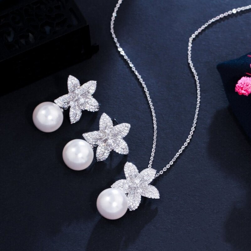Crystal Flower and Pearl Earring and Necklace Set Crystal Flower and Pearl Earring and Necklace Set