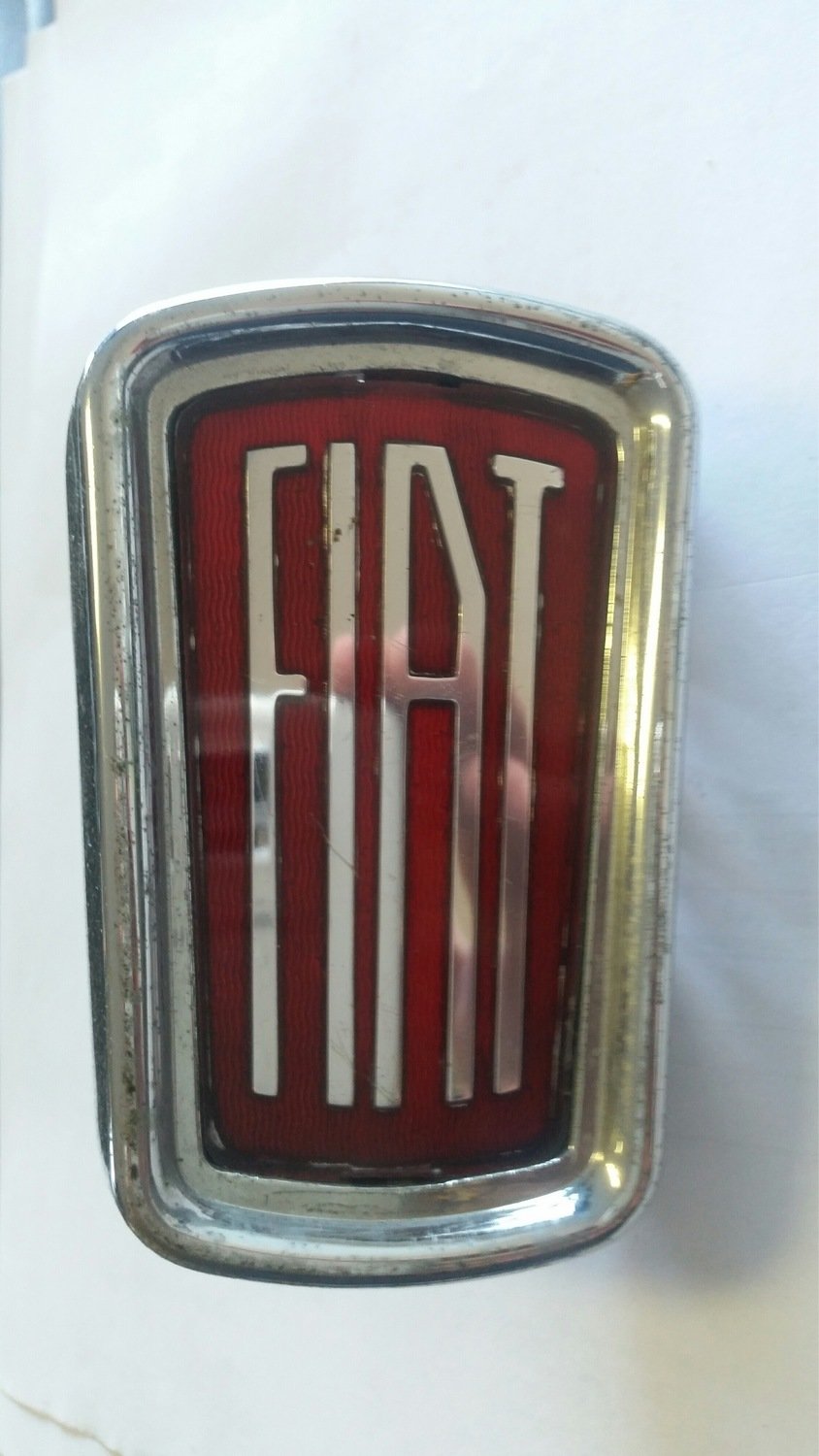 Logo Fiat in metallo