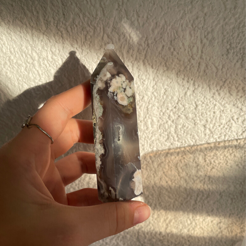 Schwarzer Blumenachat Turm