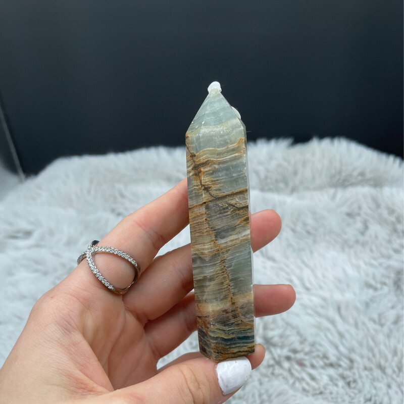 Blauer Onyx Turm