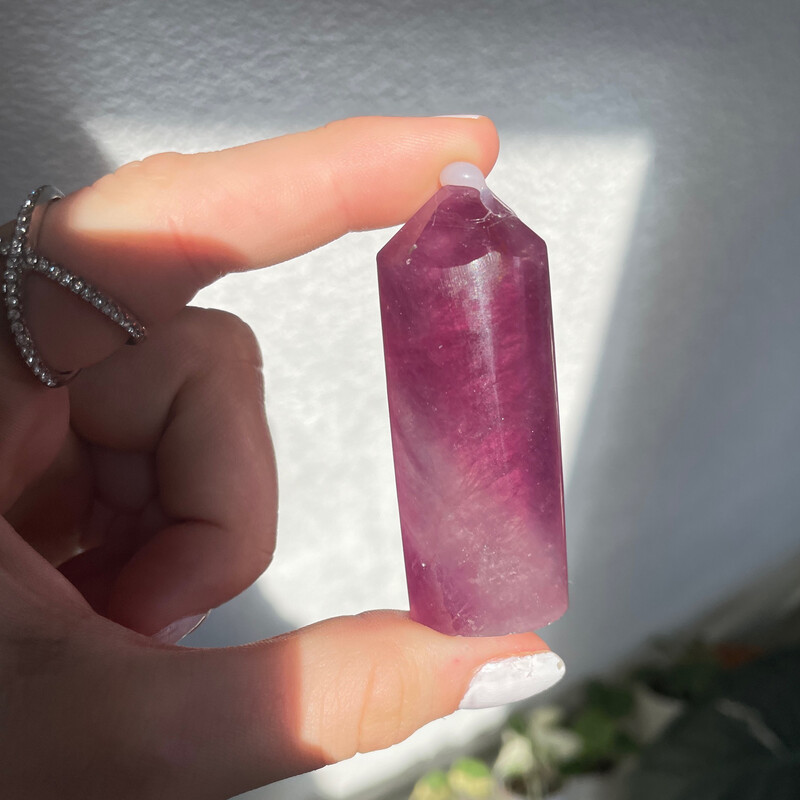 Runder pinker Fluorit Turm