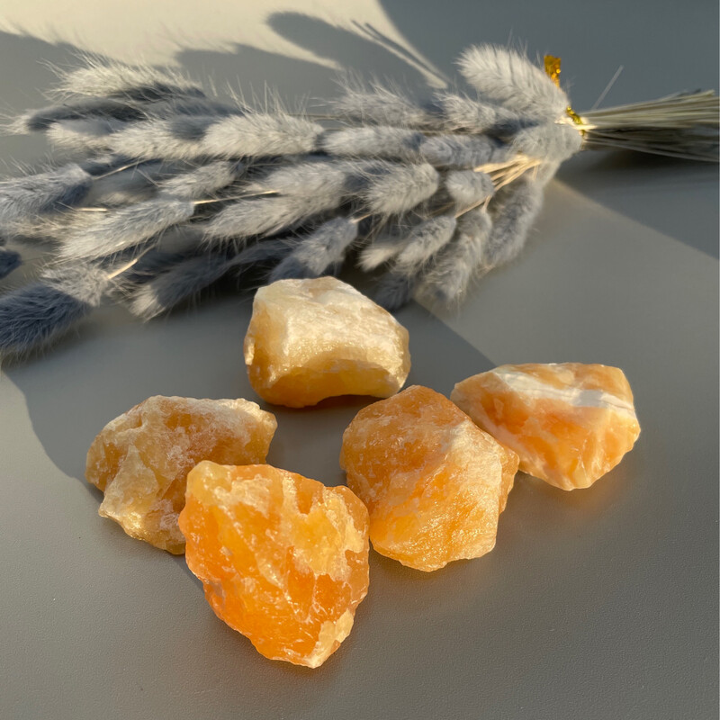 Orangencalcit, roh