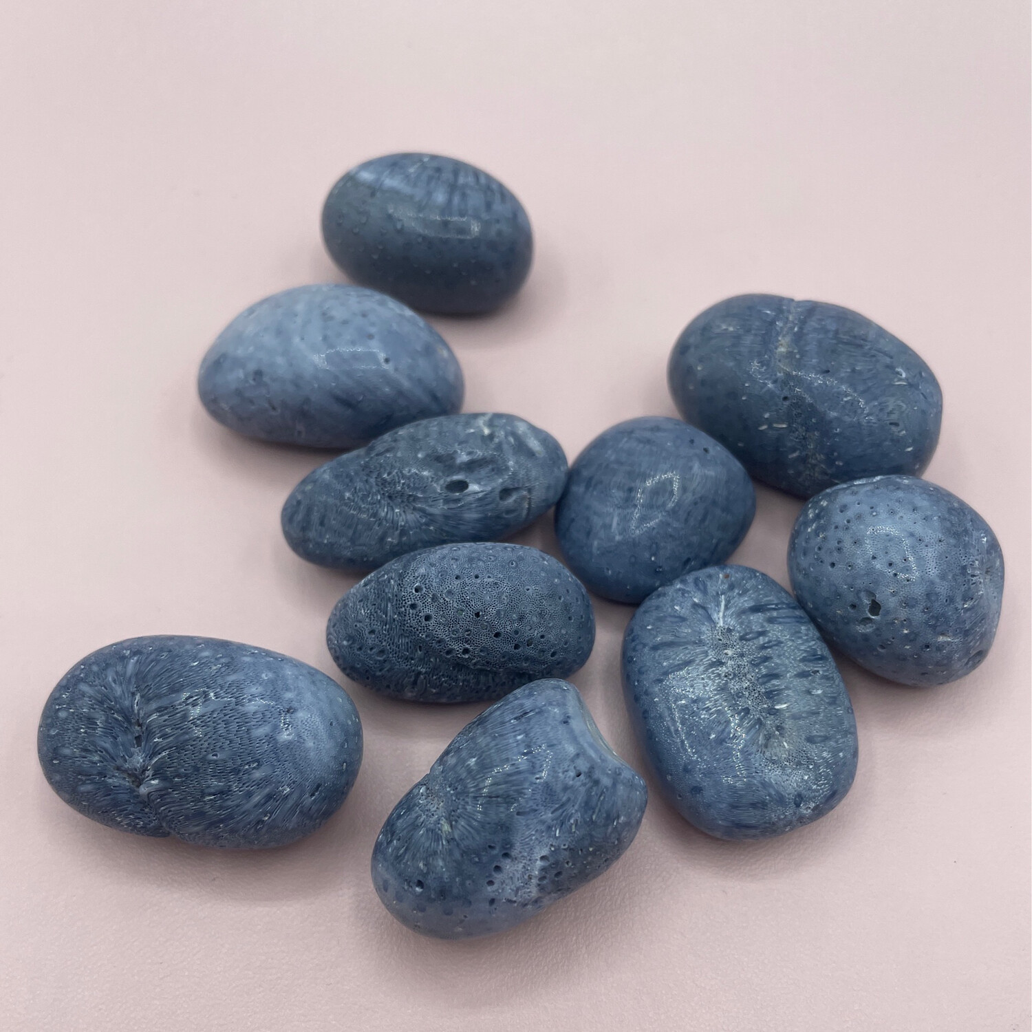 Koralle blau Trommelstein