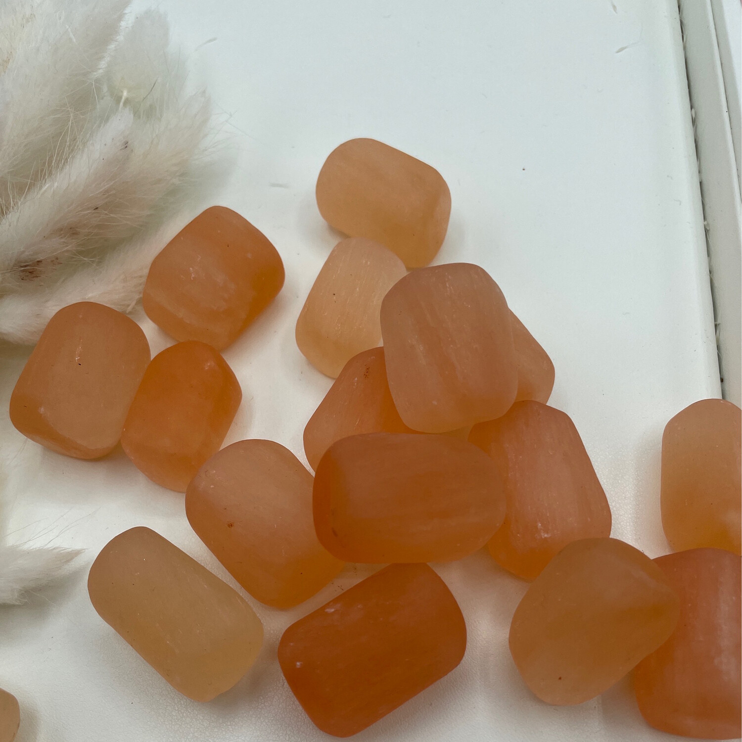 Selenit orange Trommelstein