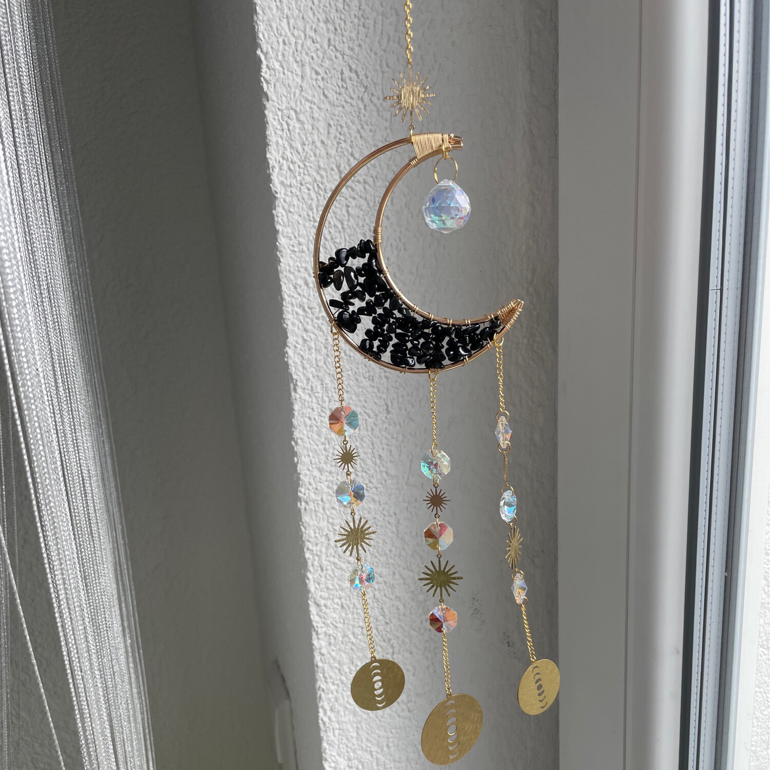 Obsidian Suncatcher, Mond