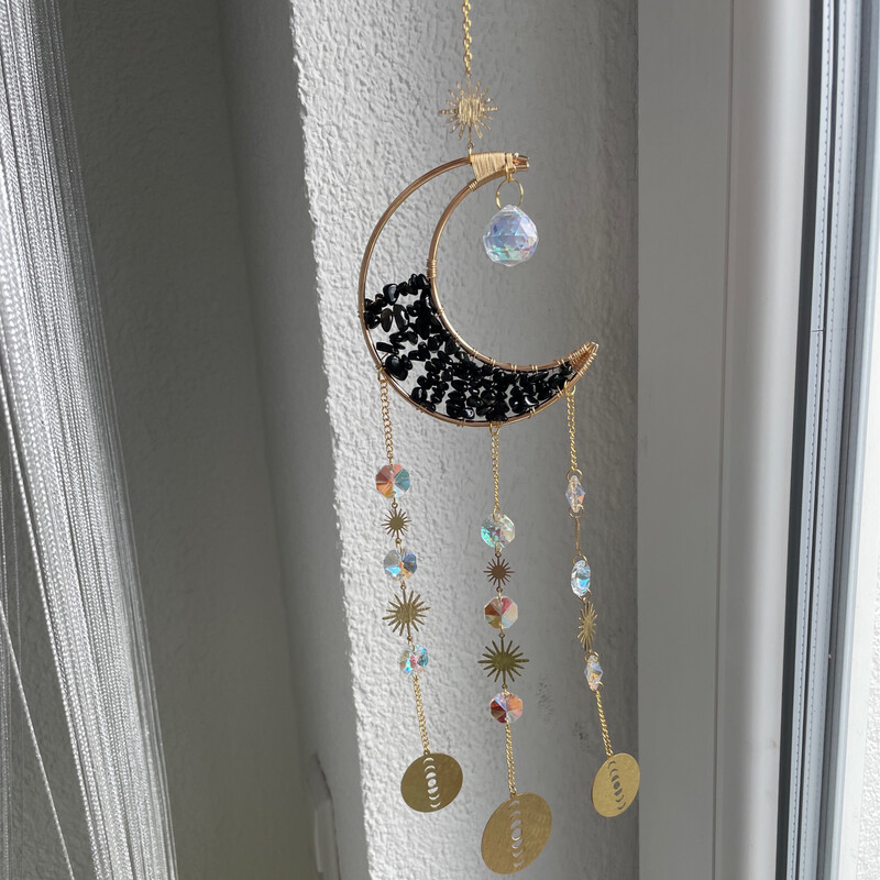 Obsidian Suncatcher, Mond