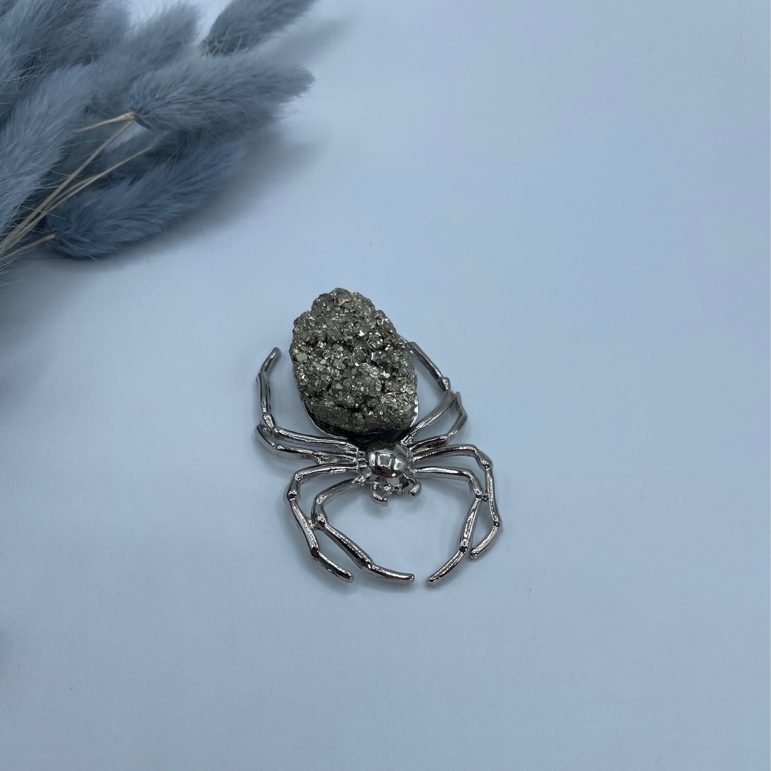Pyrit Spinne Silber. Metall