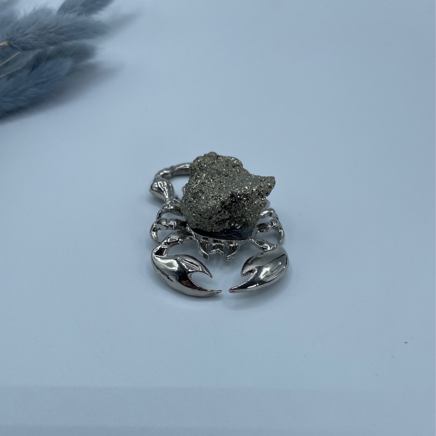 Pyrit Skorpion Silber. Metall