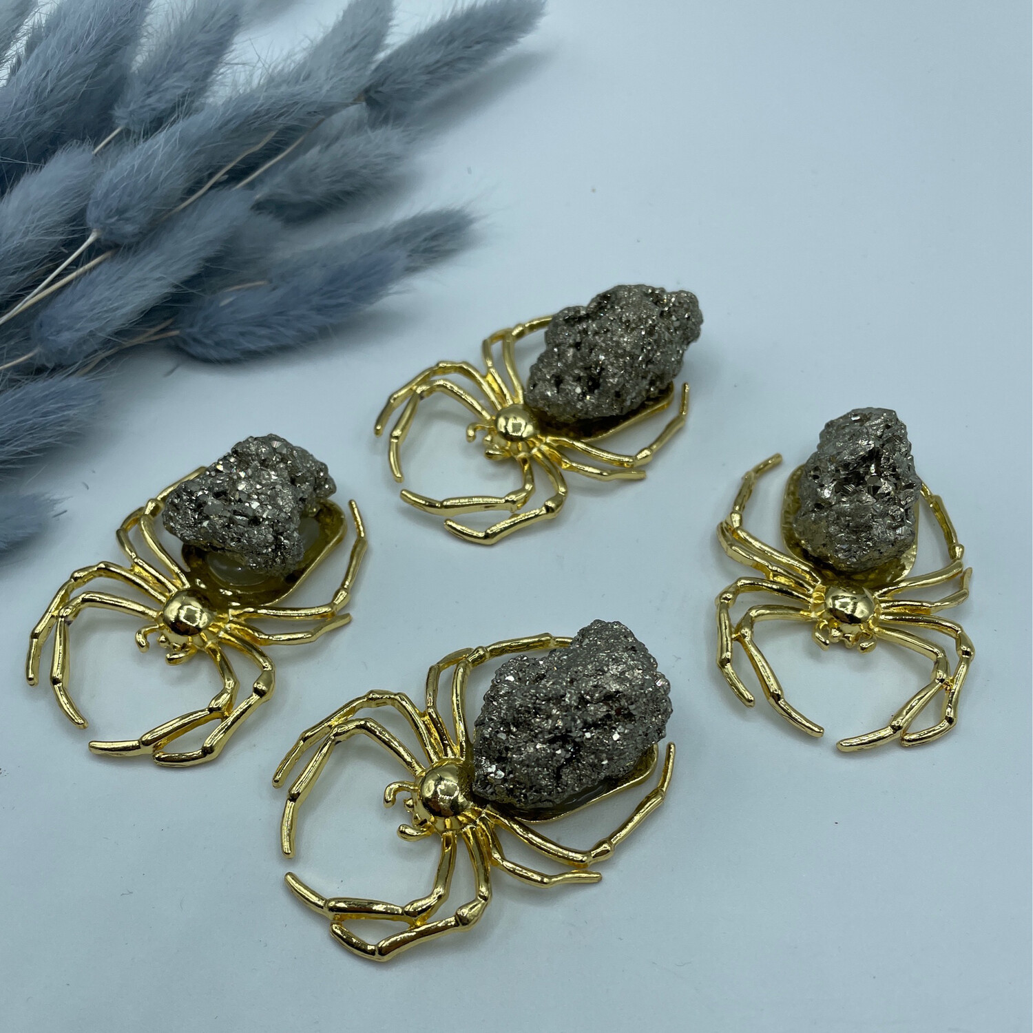 Spinne Pyrit, gold.Metall