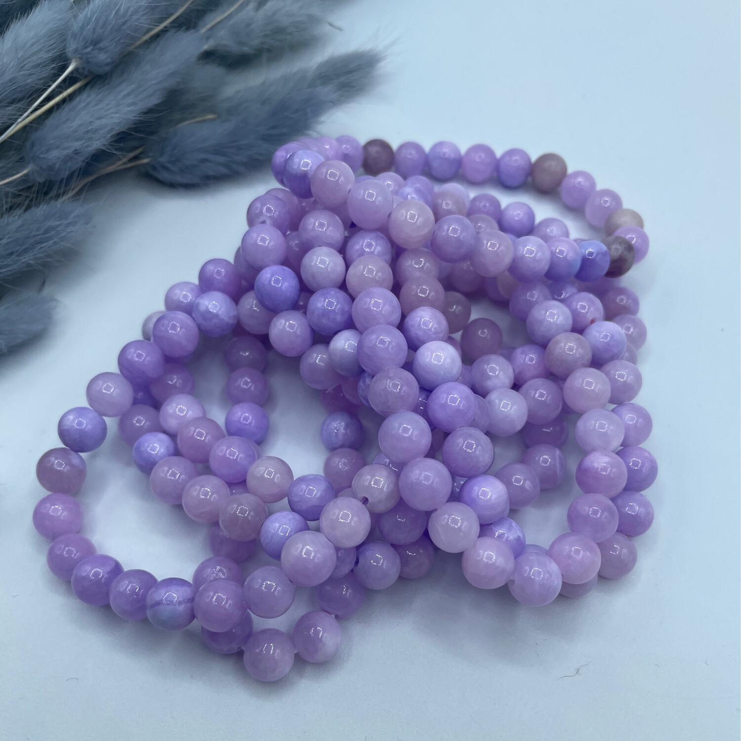 Chalcedon lila gefärbt