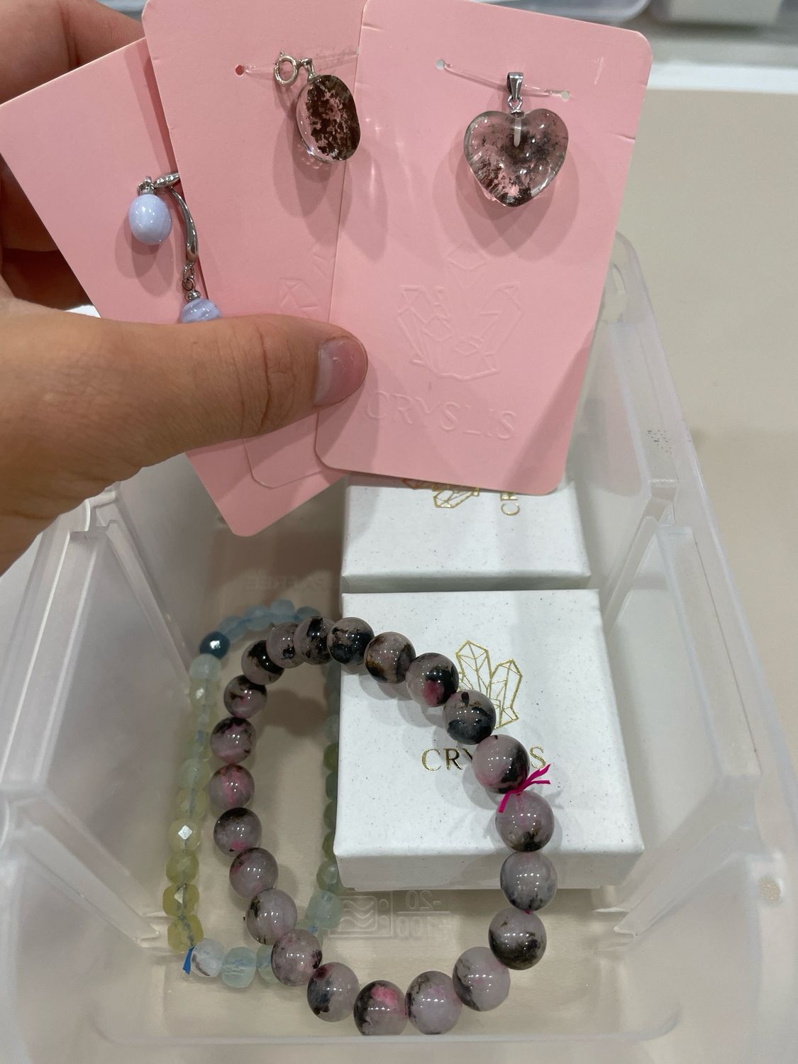 Kathrin S (-Armband rosa/schwarz)