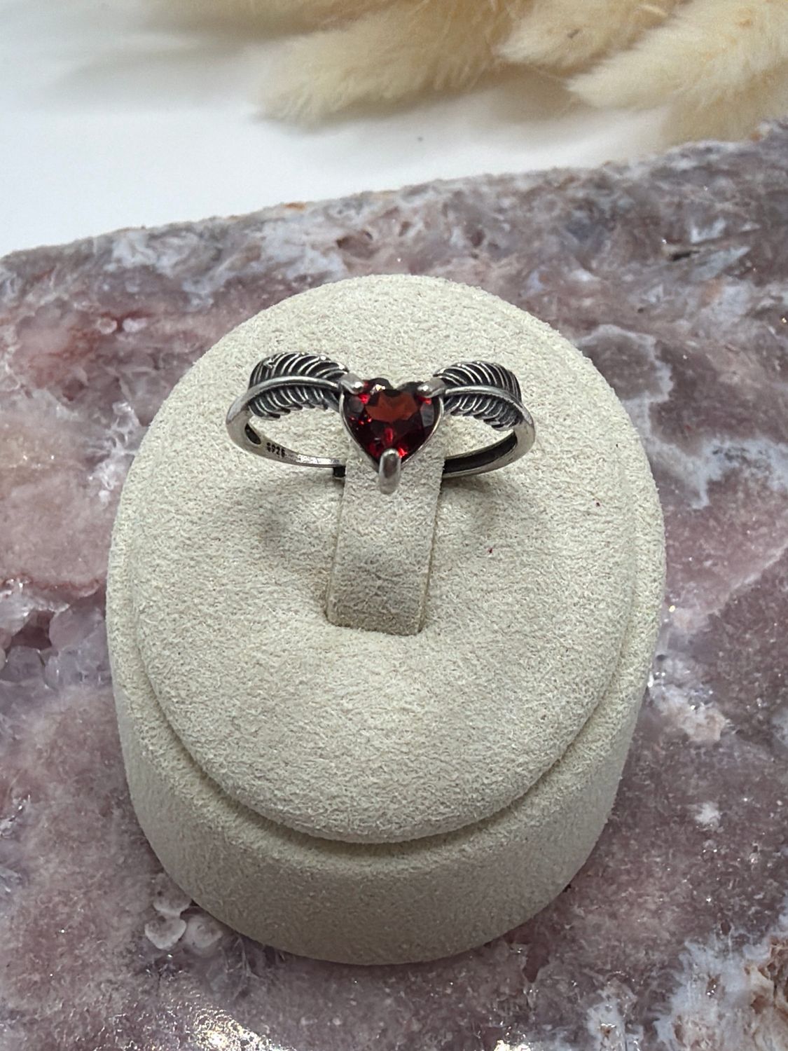Granat S925 Ring -Herz x Federn-