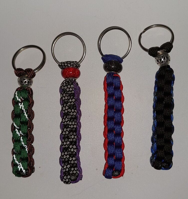 Sleutelhanger  Paracord vierkant met kraal