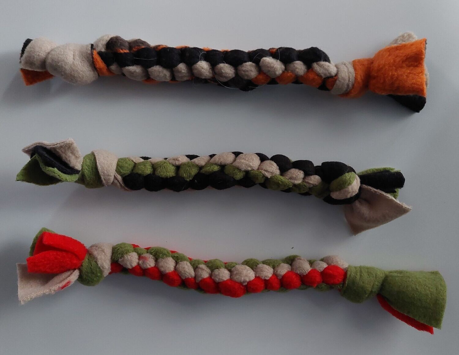 Hondenspeeltje fleece rond 3 kleuren
