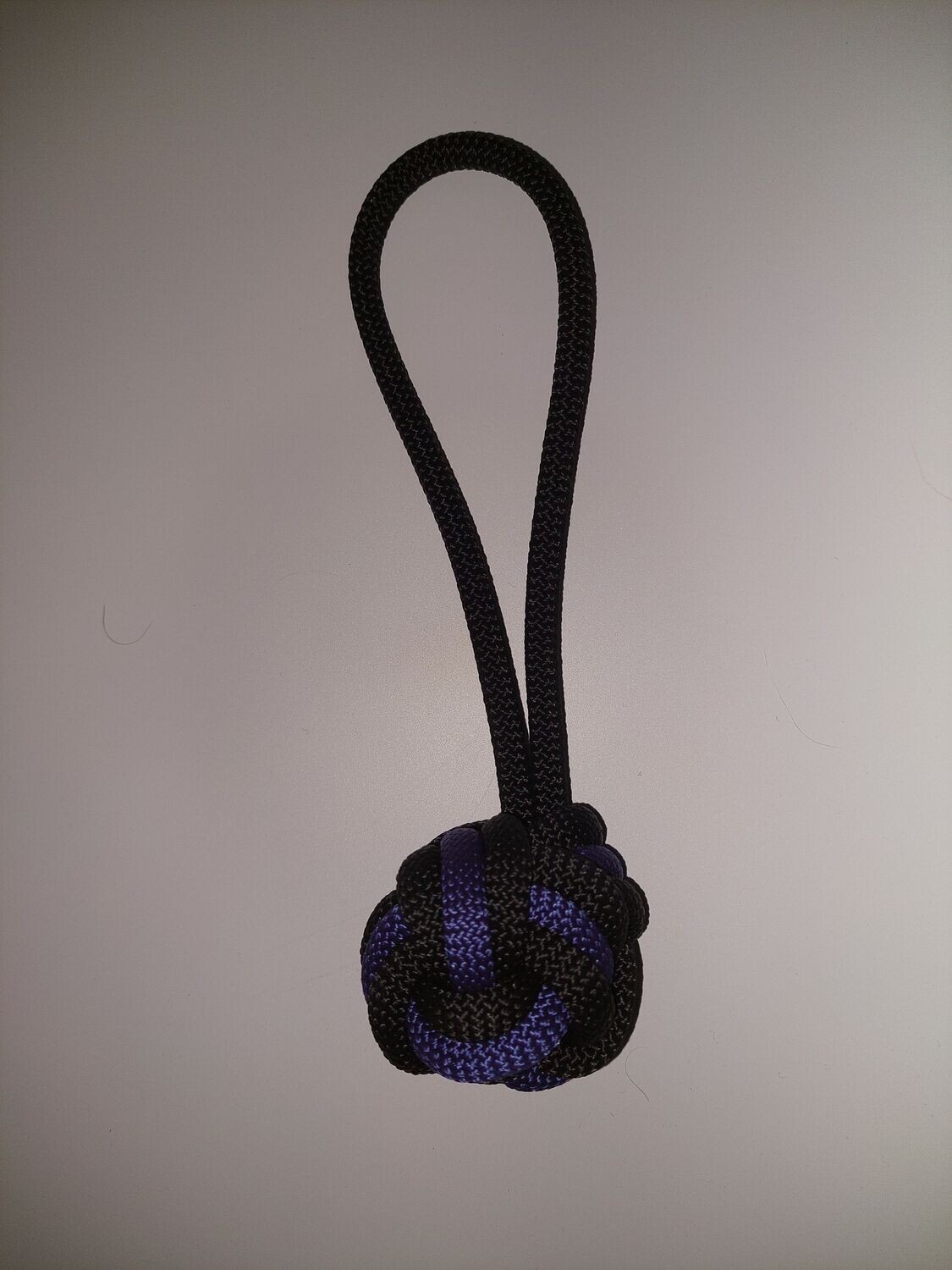 Hondenspeeltje balletje paracord zwart/blauw