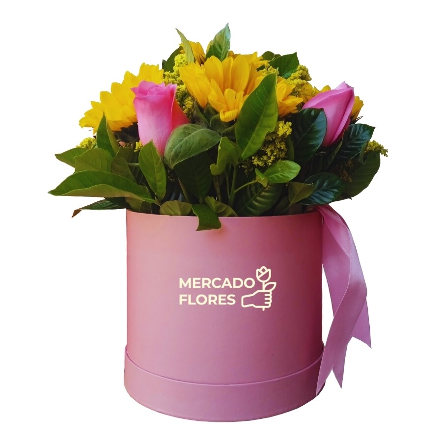Sombrerera con rosas y girasoles