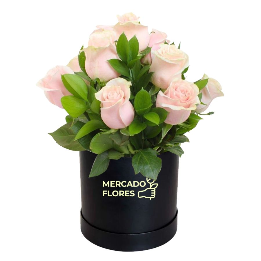 Elegante sombrerera con 12 rosas PINK MUNDIAL y verdes selectos
