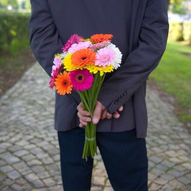Discreción Total: Cómo Enviar Flores a Domicilio de Forma Anónima en Lima (Guía Paso a Paso)