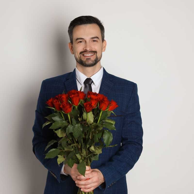 Flores para Hombres en Lima: 5 Opciones Elegantes que NO son el Ramo de Rosas Clásico