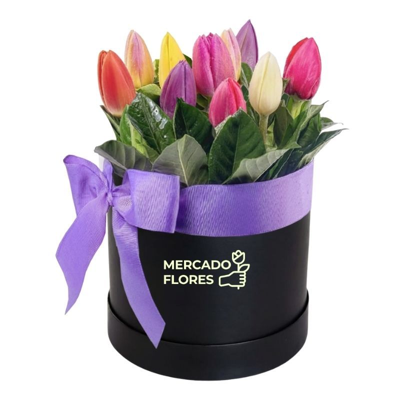Sombrerera con 10 tulipanes y flores variadas