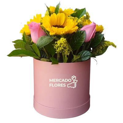 Sombrerera de girasoles y rosas rosadas para regalo de cumpleaños - MERCADO FLORES®