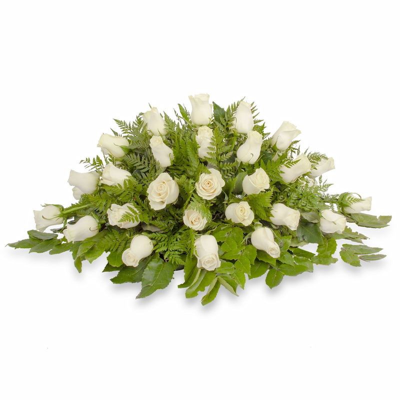 Manto fúnebre de rosas blancas frescas para cubrir ataúd - MERCADO FLORES®
