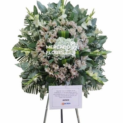 Corona fúnebre imponente de 1.90m con rosas y hortensias para envío hoy en Lima - MERCADO FLORES®