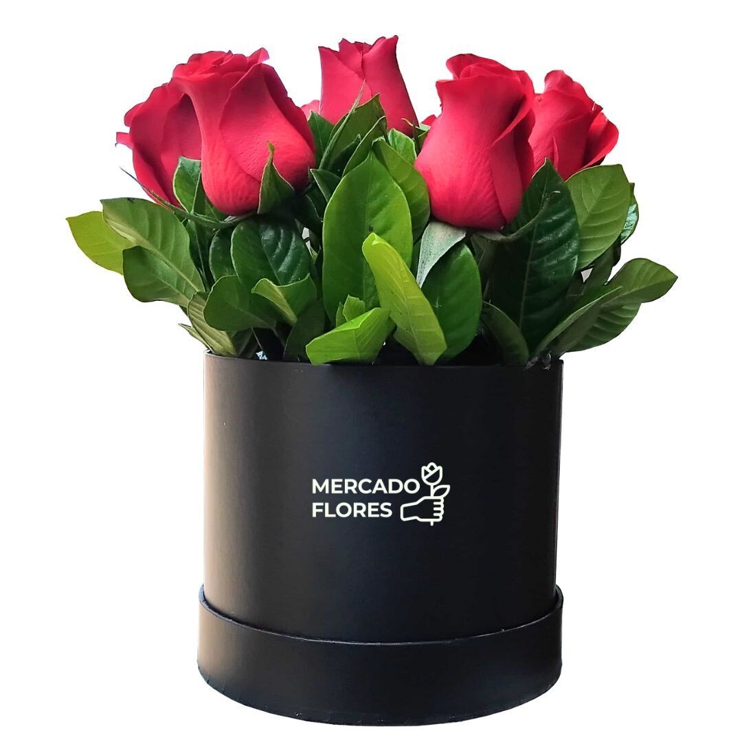 Sombrerera con rosas rojas y verdes selectos