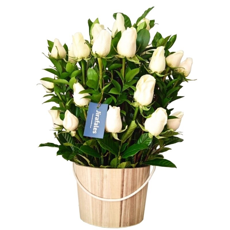 Arreglo Fúnebre 04- Balde de madera con rosas blancas