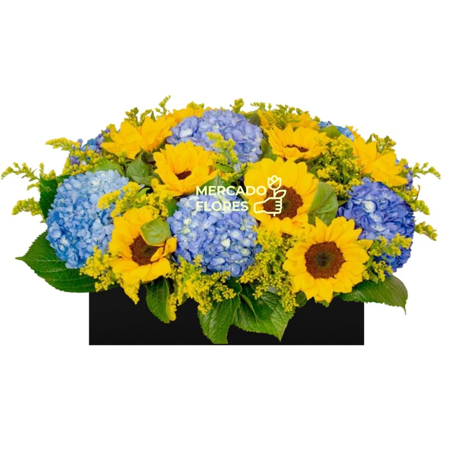 Arreglo floral con girasoles y hortensias azules