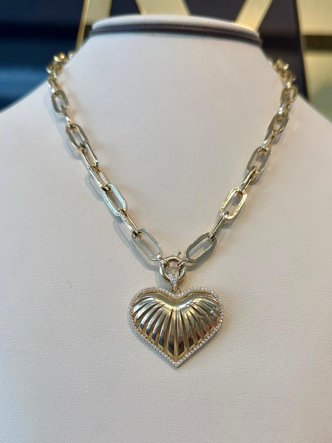 Gargantilla con corazón de Lineas