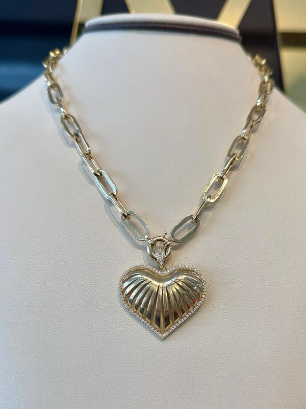 Gargantilla con corazón de Lineas