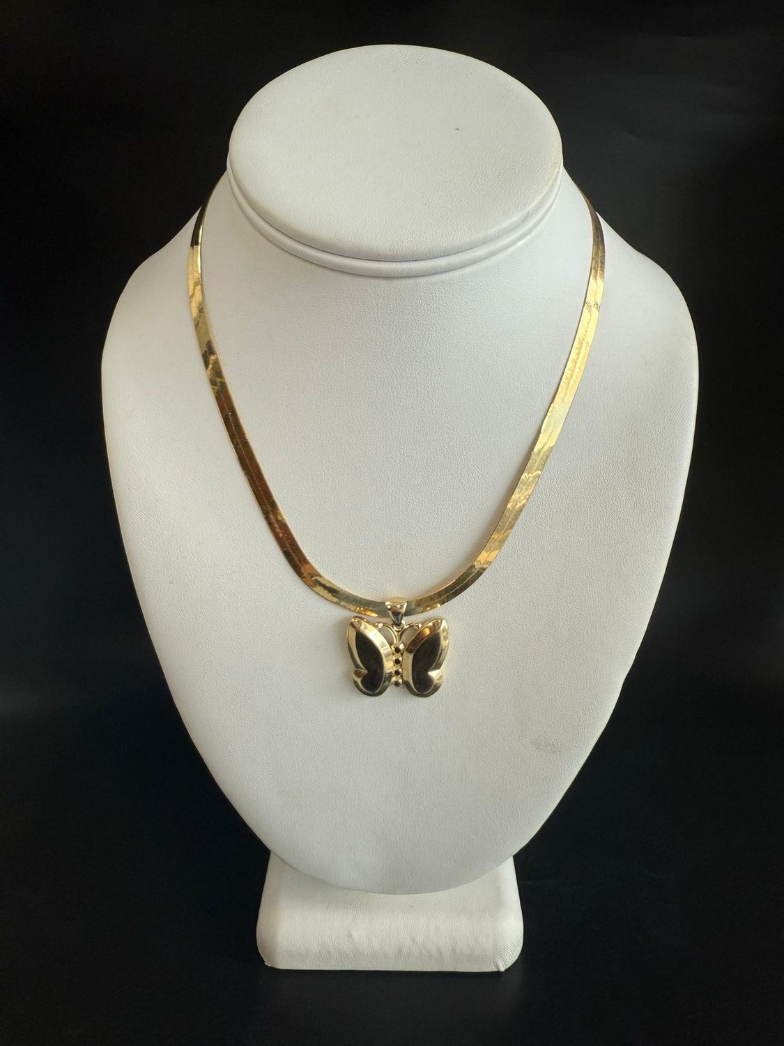 Omega con mariposa
