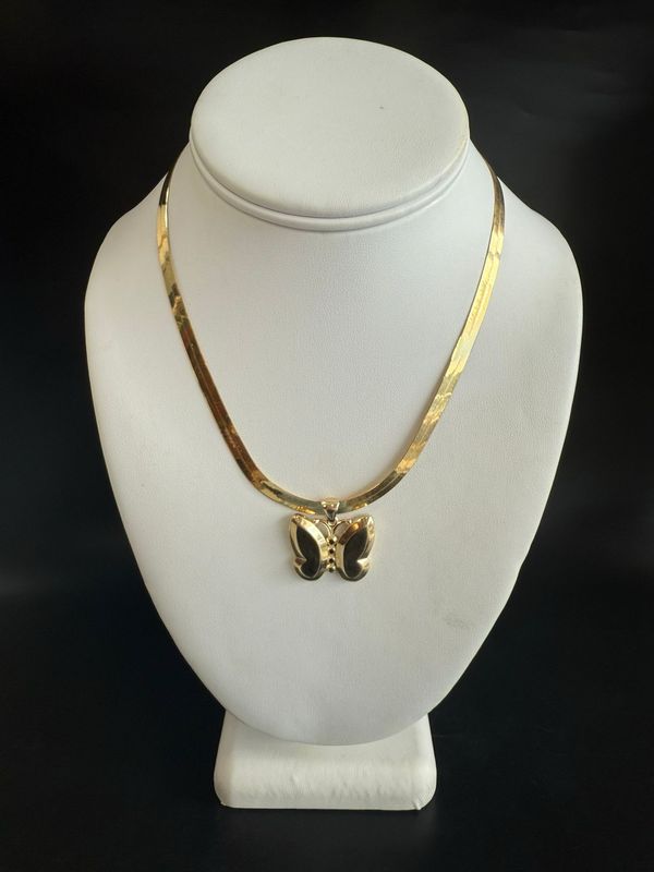 Omega con mariposa