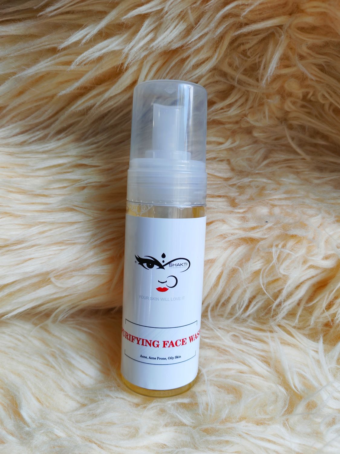 Purifying face wash with liquorice root and niacinamide