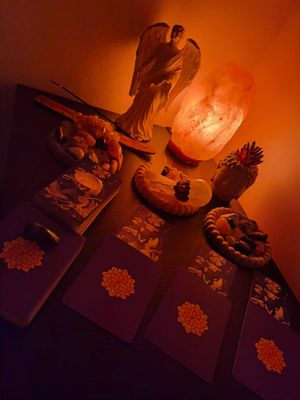 Tarot &amp; oracle card reading