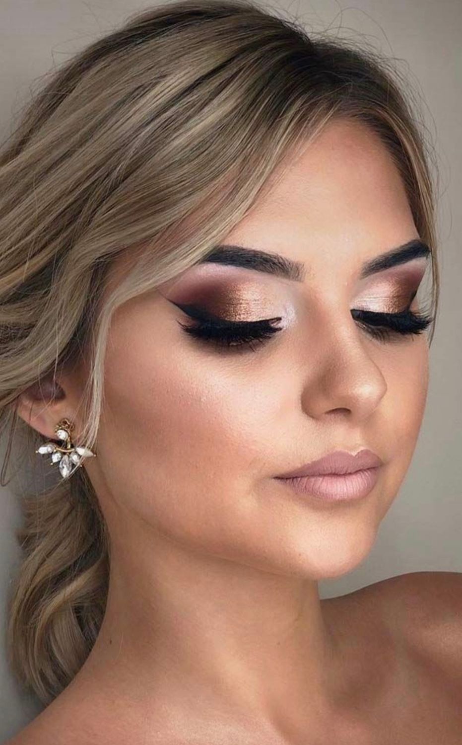 Occasional bold make up