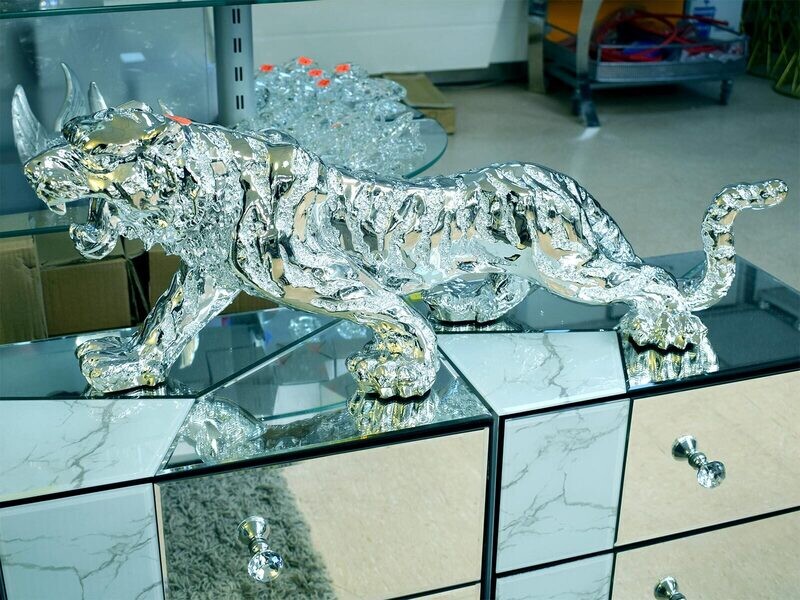 Statue Tiger &quot;Khan&quot; Silber Luxus Dekoration