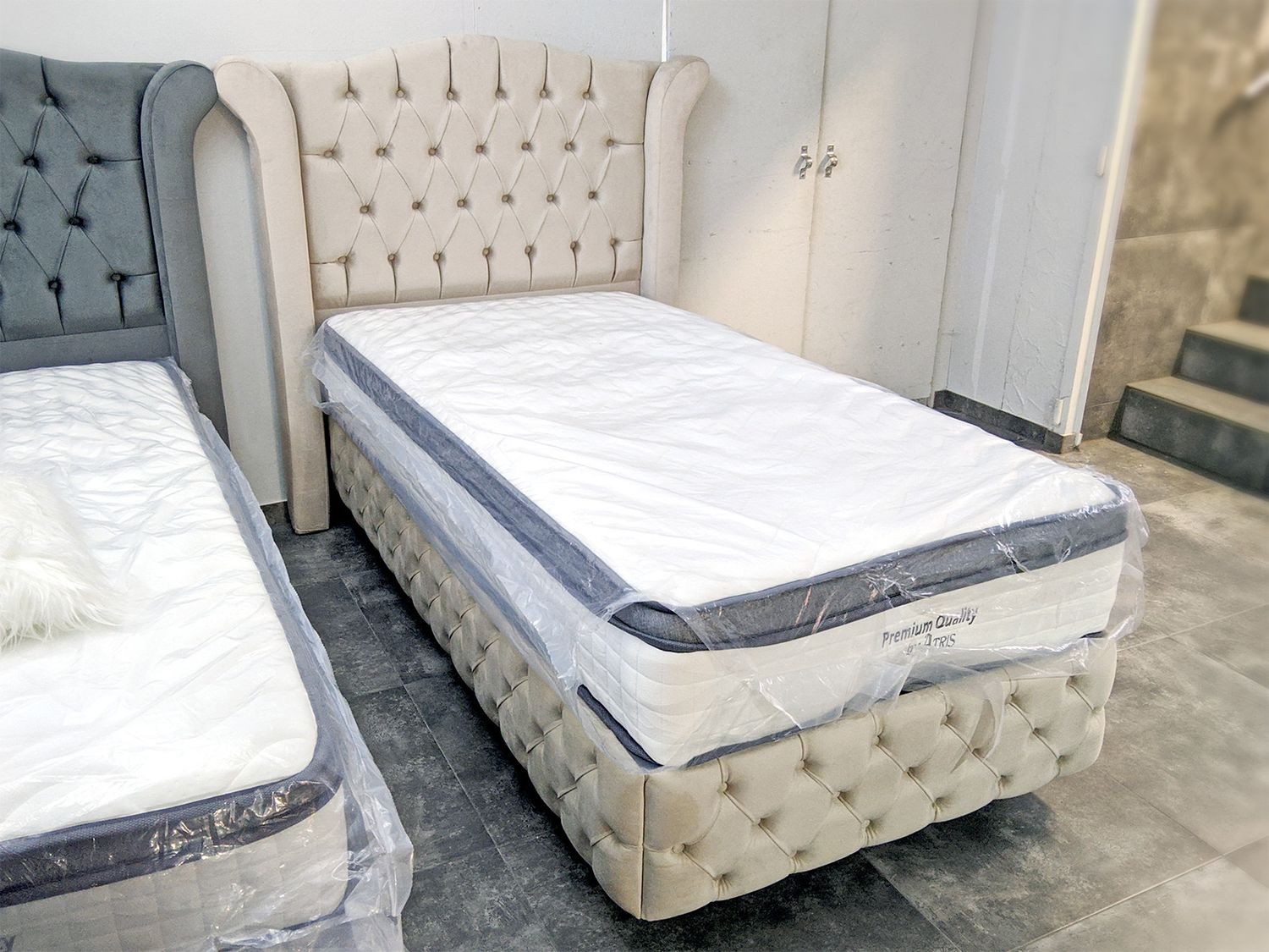 Chesterfield Einzelbett &quot;Finn&quot; 100x200 cm Farbauswahl + Matratze + Stauraum