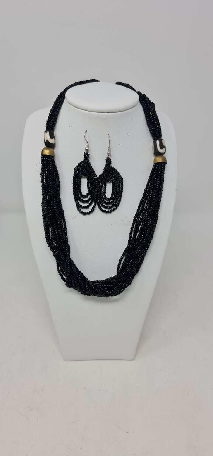 Handbeaded Necklace with Matching Earrings - Keusi