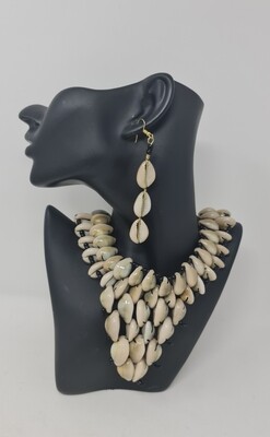 Mwaja - African Seashells Necklace Set