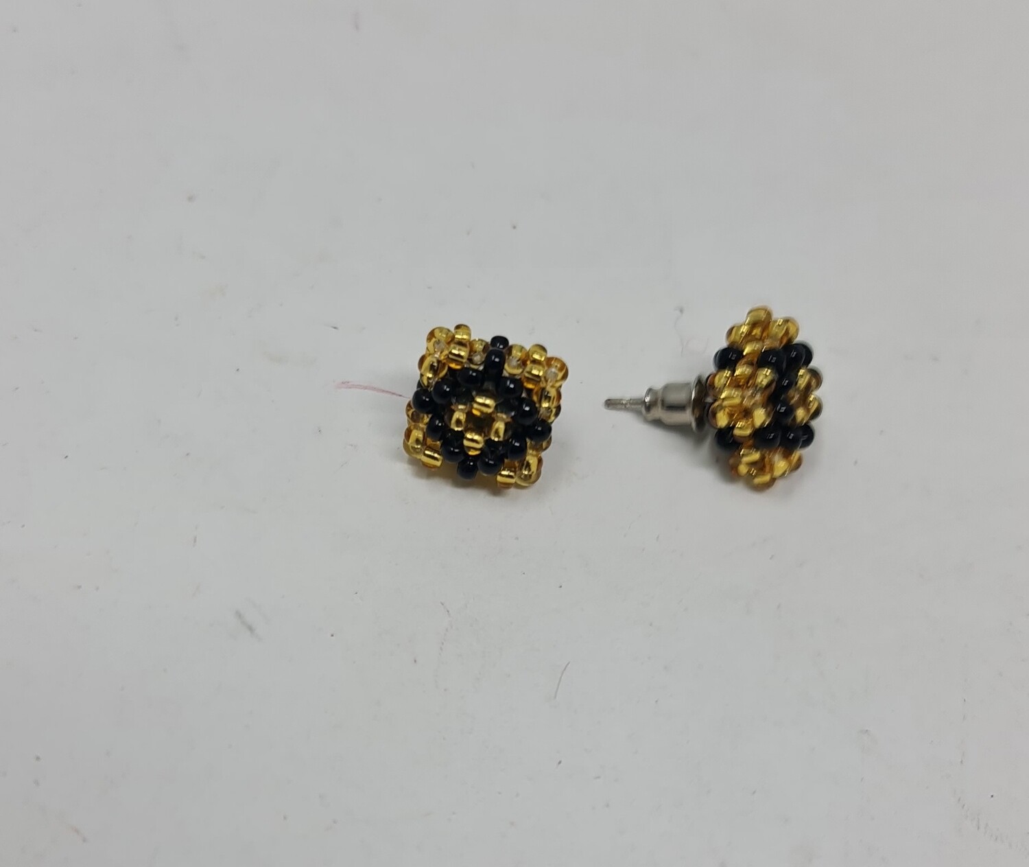 Handbeaded Stud Earrings  - Hetu