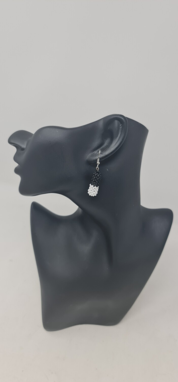 Handbeaded Earrings black and white 5cm - Jina