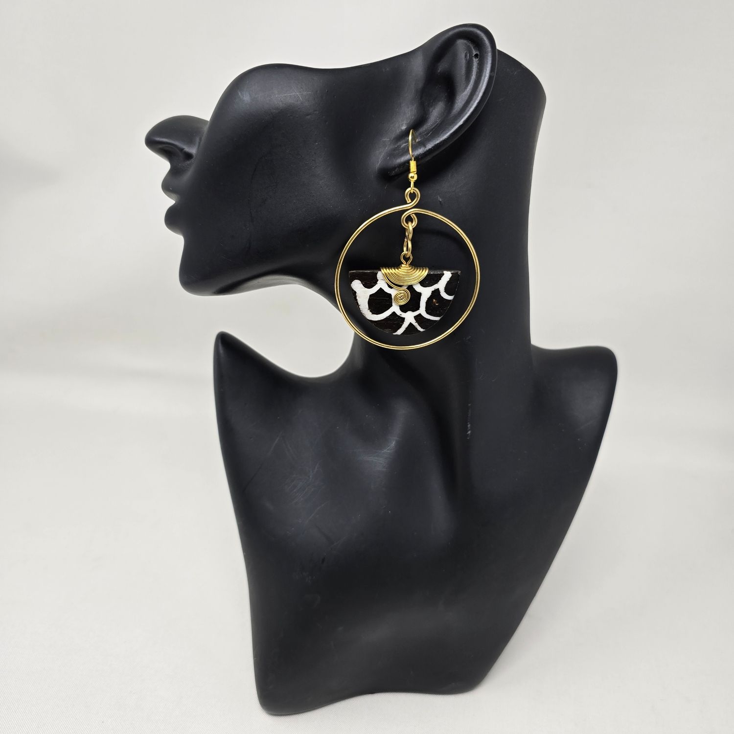 Handmade Elegant Statement Earrings - 7cm - Kumekucha